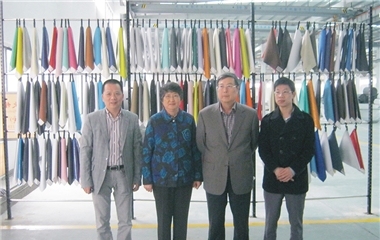 全國工商聯(lián)名譽(yù)主席黃孟復(fù)夫婦蒞臨天守集團(tuán)關(guān)心指導(dǎo)